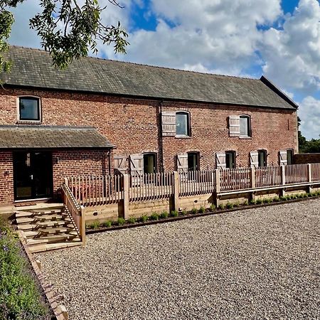 The Barn At Plas Ashpool Sleeps 8 Llandyrnog 외부 사진