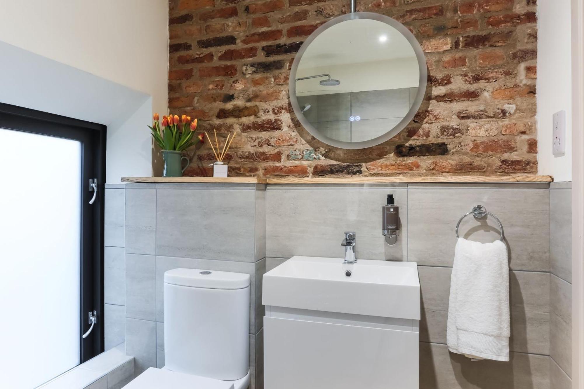The Barn At Plas Ashpool Sleeps 8 Llandyrnog 외부 사진