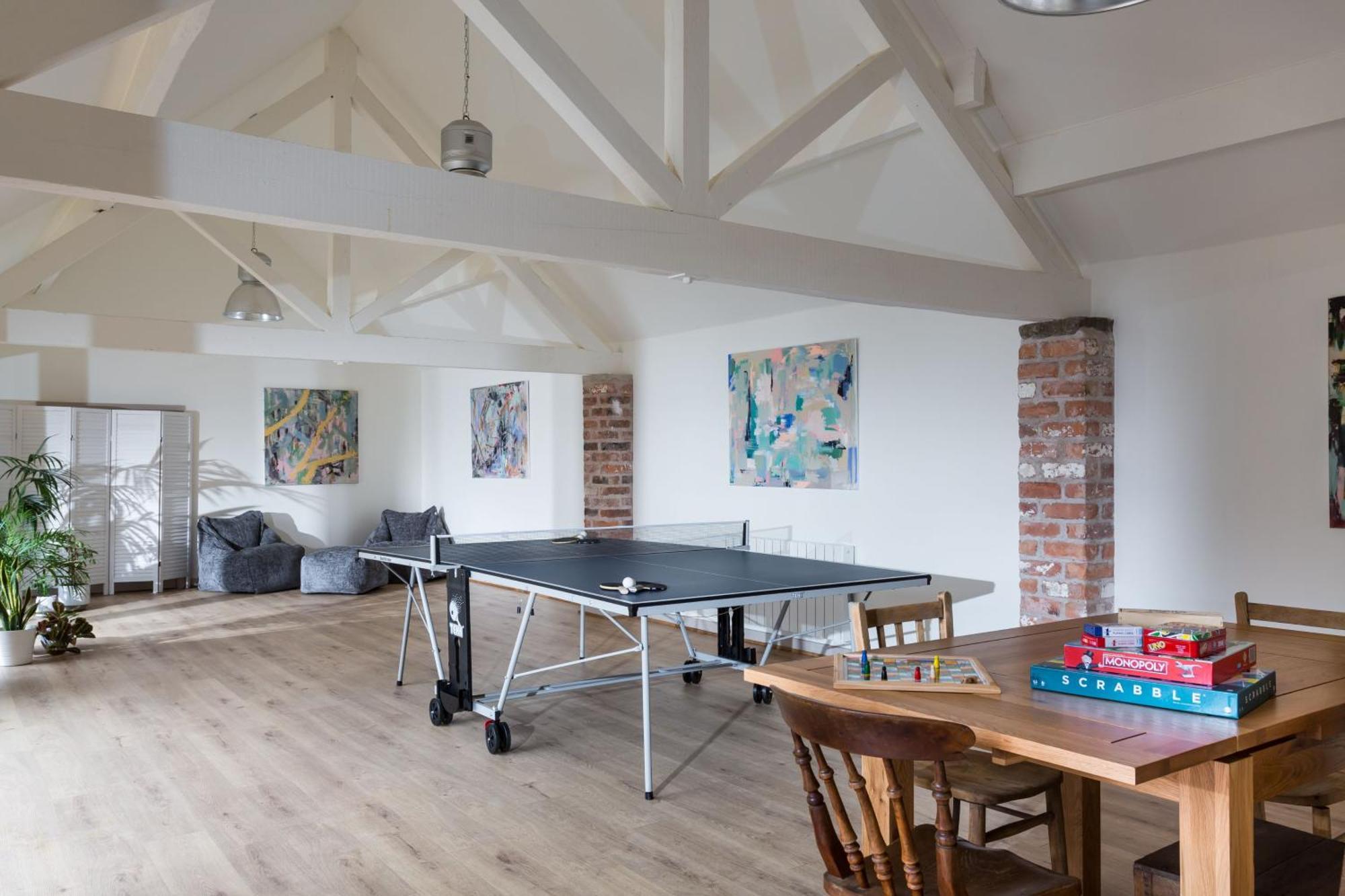 The Barn At Plas Ashpool Sleeps 8 Llandyrnog 외부 사진