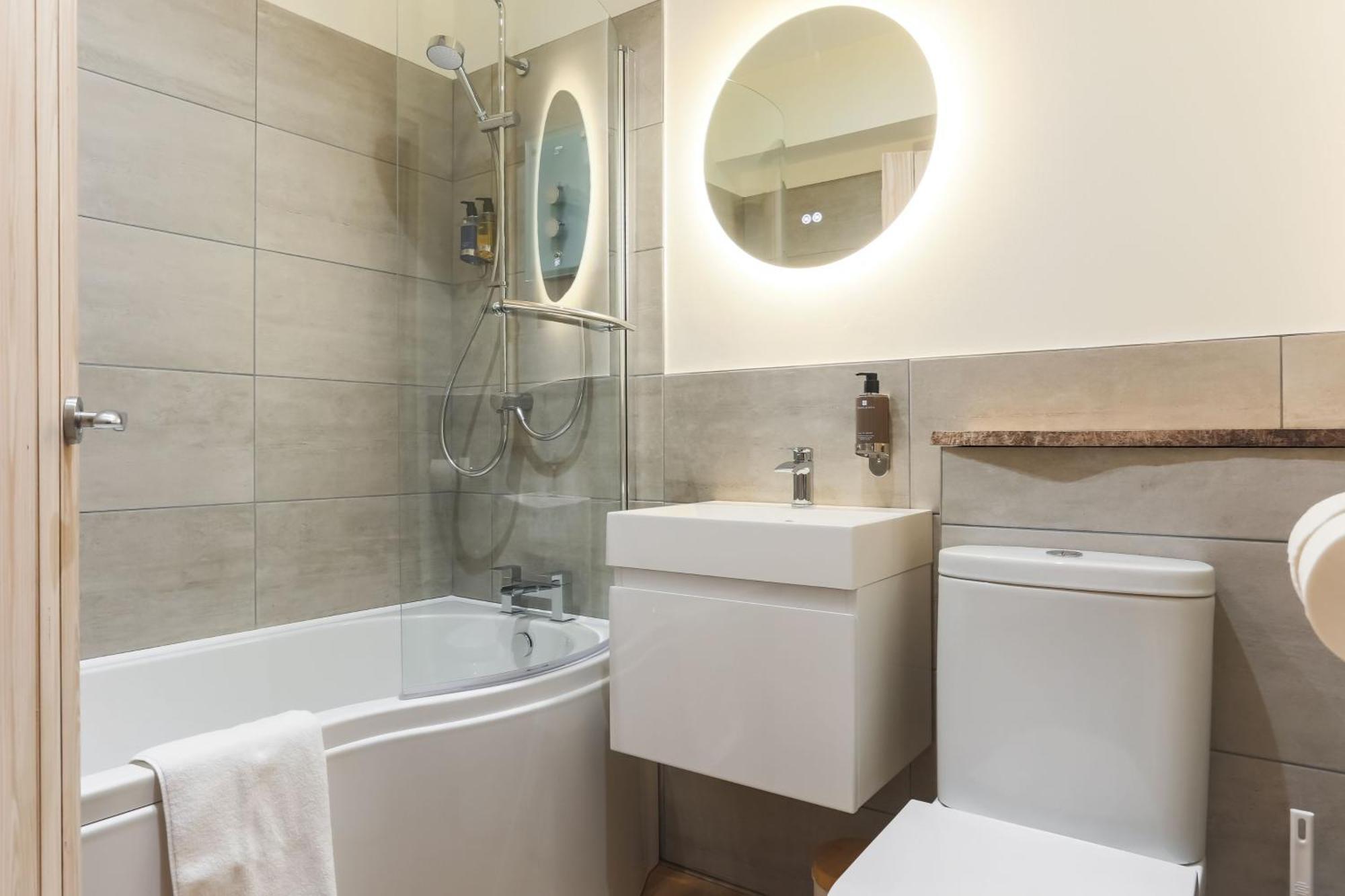 The Barn At Plas Ashpool Sleeps 8 Llandyrnog 외부 사진
