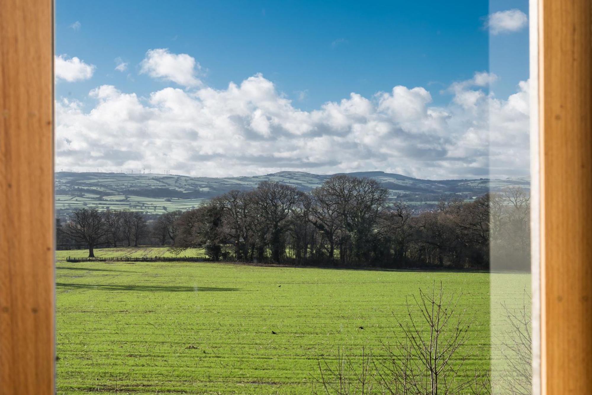 The Barn At Plas Ashpool Sleeps 8 Llandyrnog 외부 사진